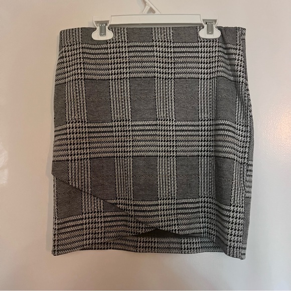 Plaid Skirt - Picture 3 of 4